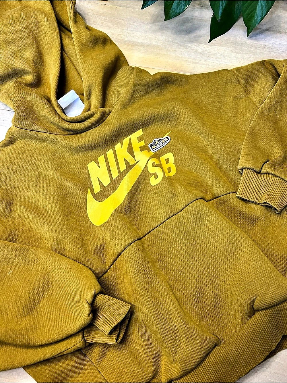 Nike SB Icon Fleece Boys Medium mustard Yellow Hoodie Like New